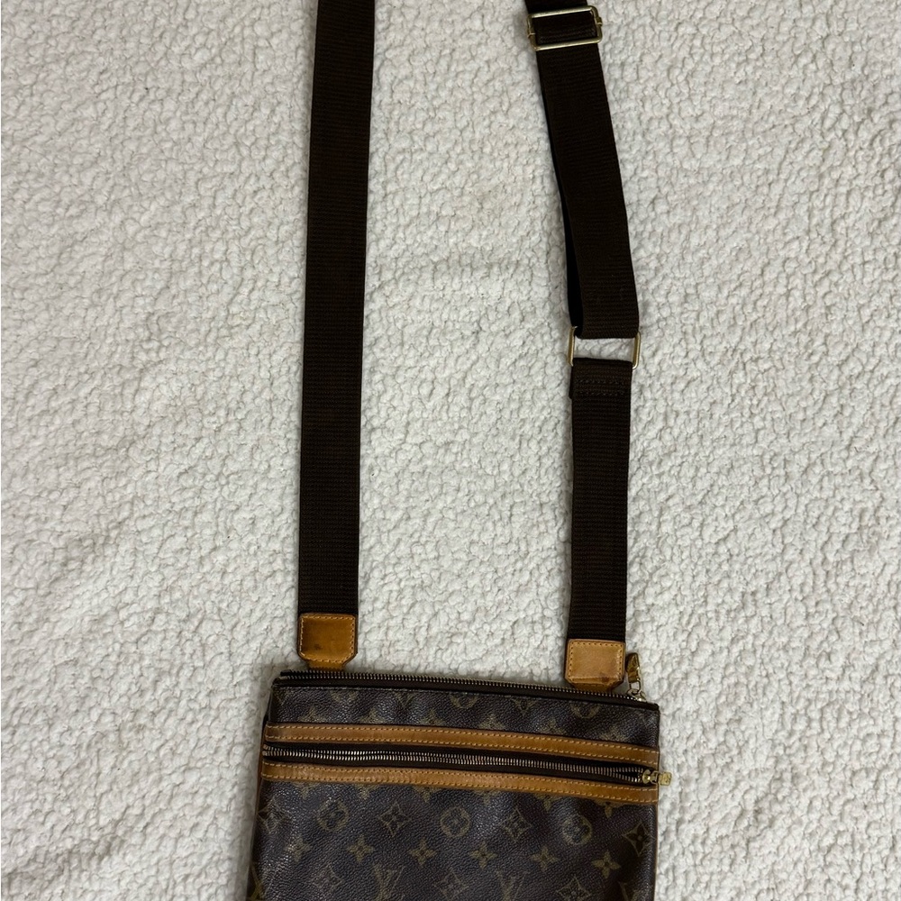 Louis Vuitton Brown Monogram Crossbody Bag - Picture 5 of 11